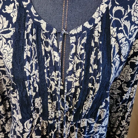 Lucky Brand Navy and Cream Relaxed Tie Front Peasant Style Blouse, Womens 1X - Picture 3 of 4